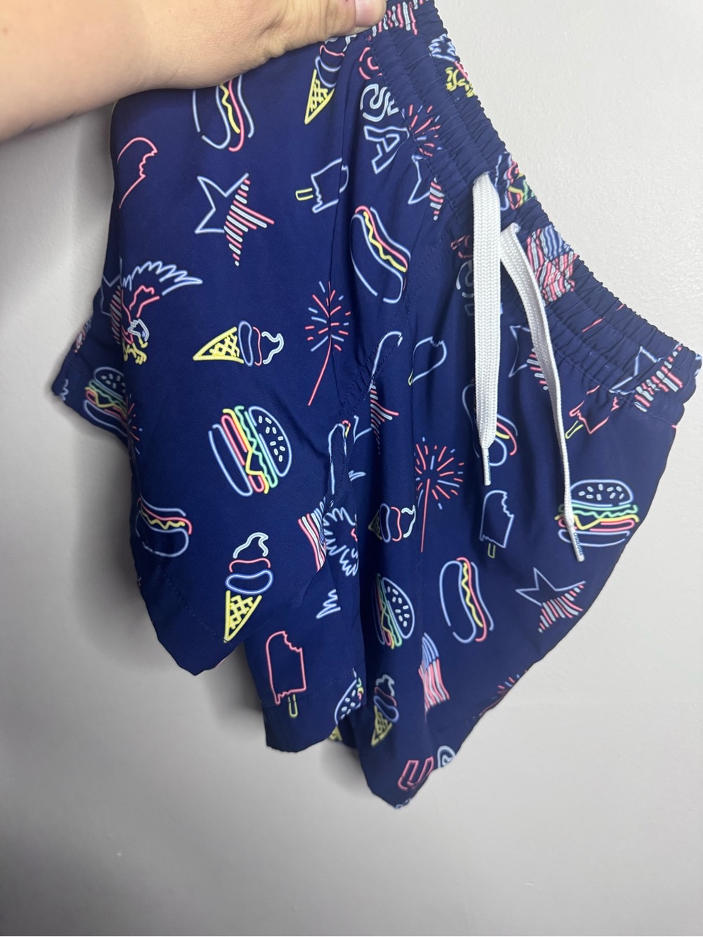 Chubbies Navy Patriotic Snack-Print Swim Shorts 6/7